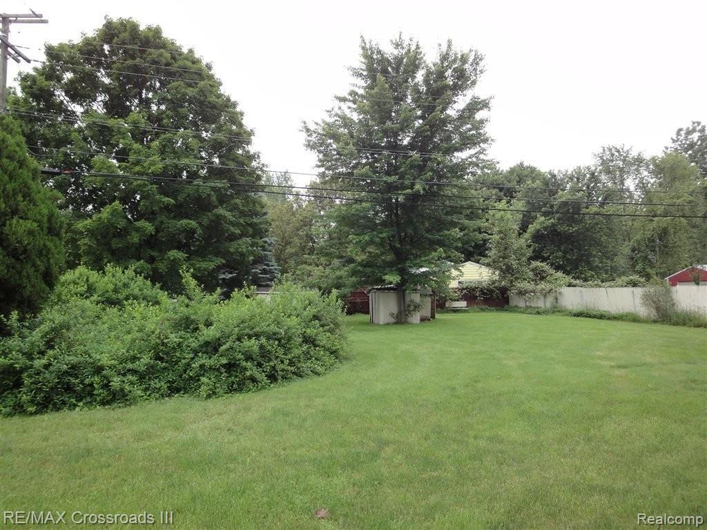 48401 Willis Road Belleville, MI 48111 - Photo 12 of 12 YARD.JPG