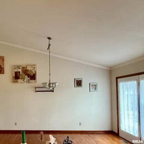 $198,500 | 136 Post Road, Virden, IL 62690