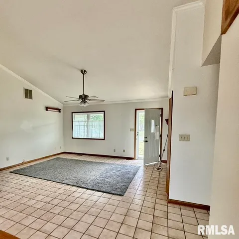 $198,500 | 136 Post Road, Virden, IL 62690