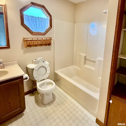 $198,500 | 136 Post Road, Virden, IL 62690