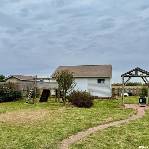 $198,500 | 136 Post Road, Virden, IL 62690