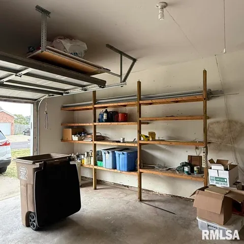 $198,500 | 136 Post Road, Virden, IL 62690