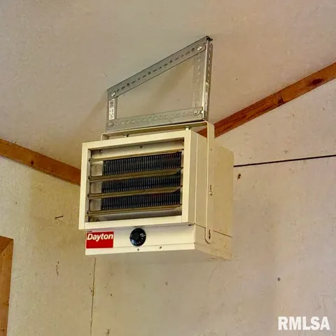 $198,500 | 136 Post Road, Virden, IL 62690