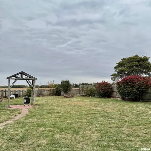 $198,500 | 136 Post Road, Virden, IL 62690