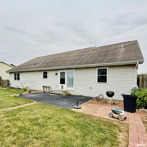 $198,500 | 136 Post Road, Virden, IL 62690