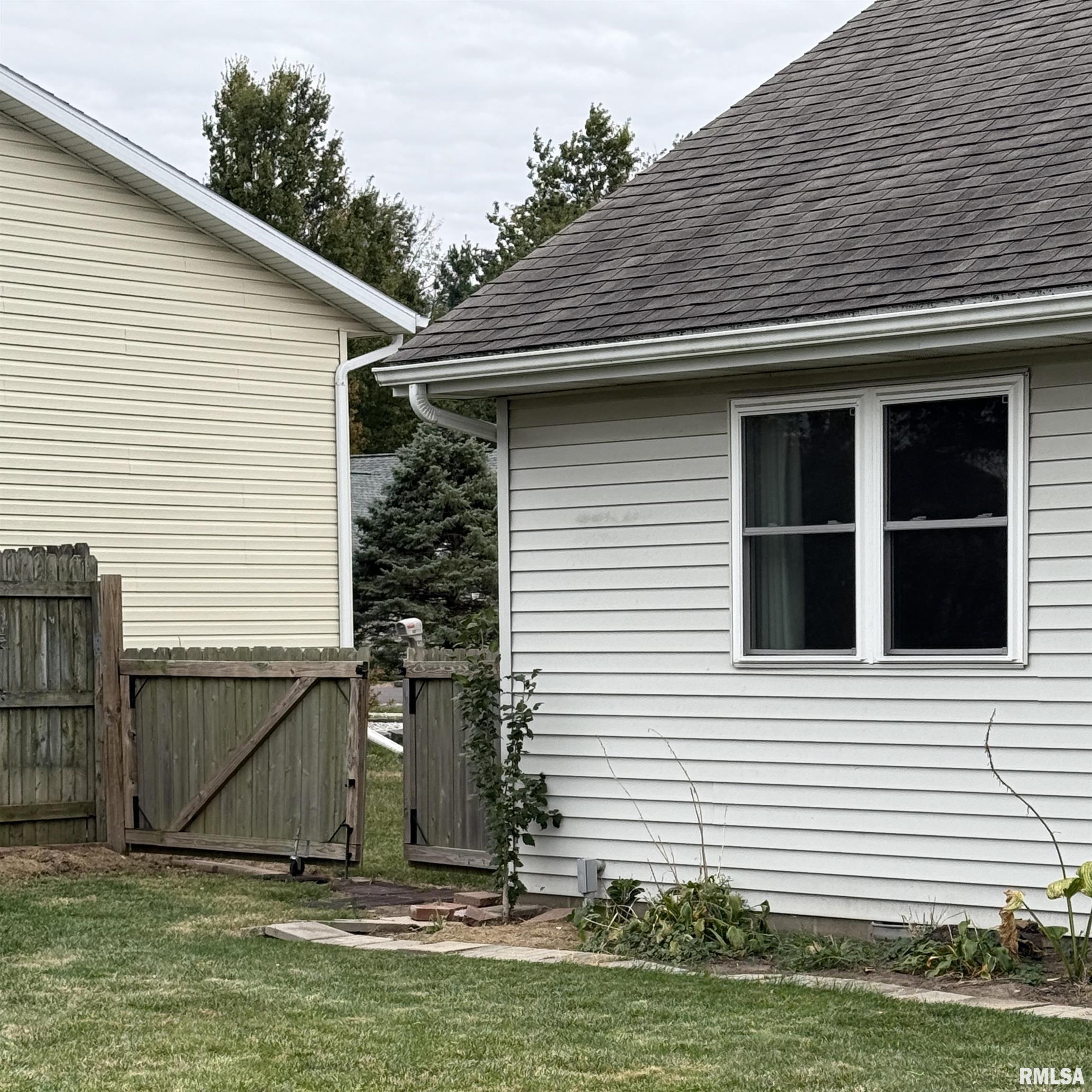 136 Post Road Virden, IL 62690 - Photo 5 of 28