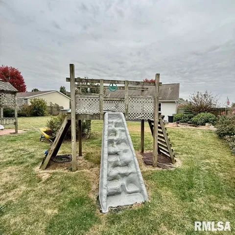 $198,500 | 136 Post Road, Virden, IL 62690