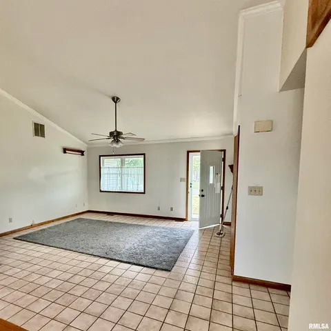 $198,500 | 136 Post Road, Virden, IL 62690