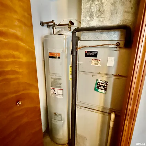 $198,500 | 136 Post Road, Virden, IL 62690