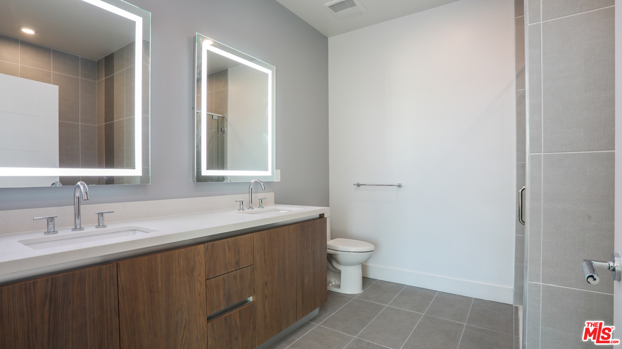 909 Le Doux Road, Unit 403 Los Angeles, CA 90035 - Photo 17 of 28 a bathroom with a sink and a mirror