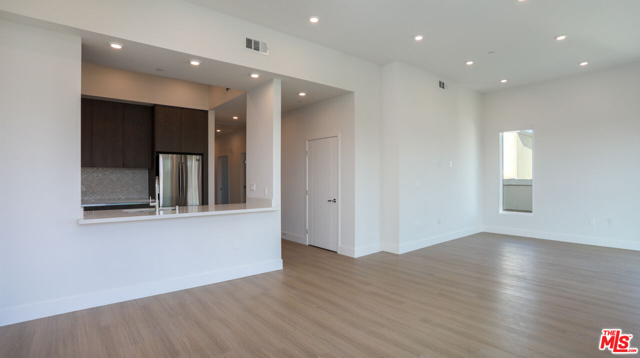 909 Le Doux Road, Unit 403 Los Angeles, CA 90035 - Photo 5 of 28 a view of hallway with wooden floor