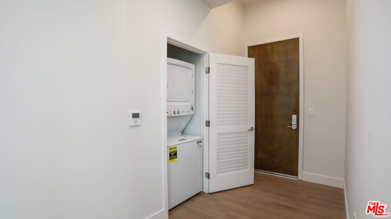 909 Le Doux Road, Unit 403 Los Angeles, CA 90035 - Photo 6 of 28 an empty room with wooden floor