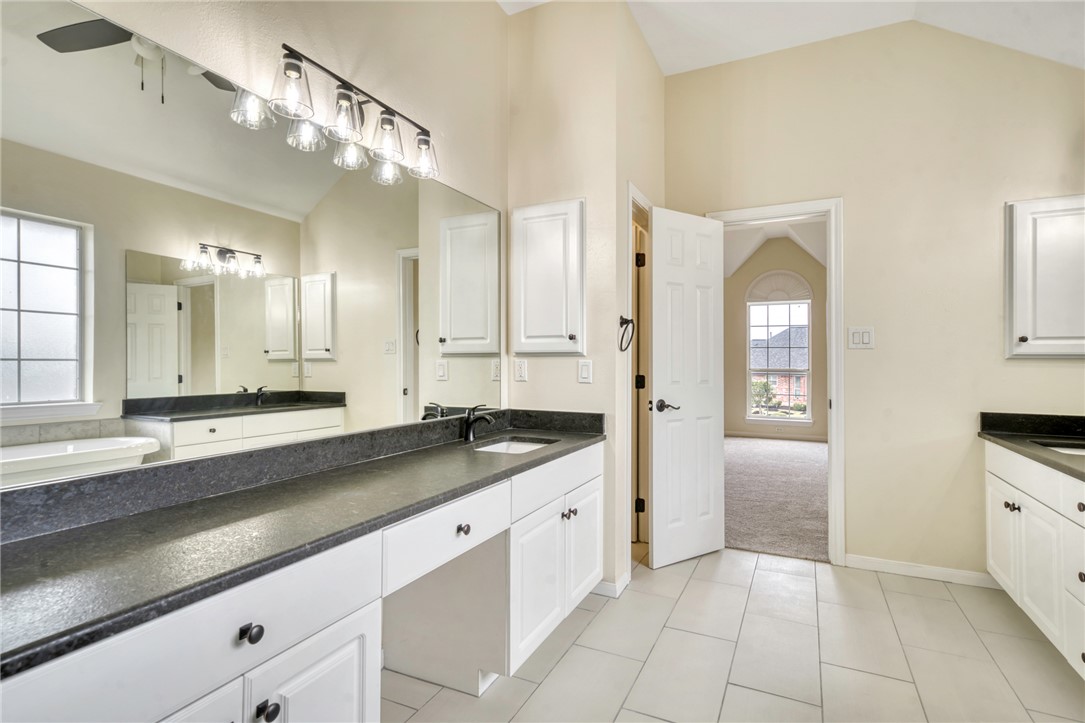 5305 Draycott Court Bryan, TX 77802 - Photo 11 of 18