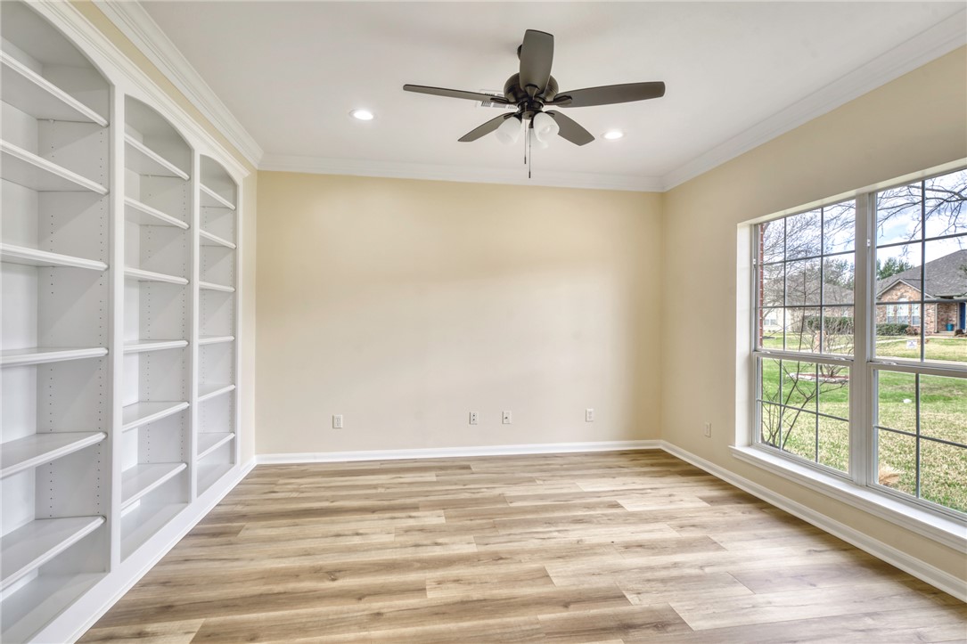 5305 Draycott Court Bryan, TX 77802 - Photo 3 of 18