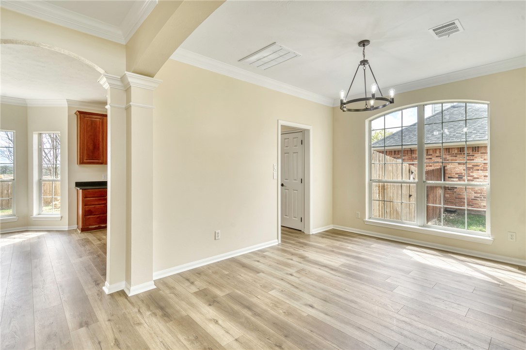 5305 Draycott Court Bryan, TX 77802 - Photo 4 of 18