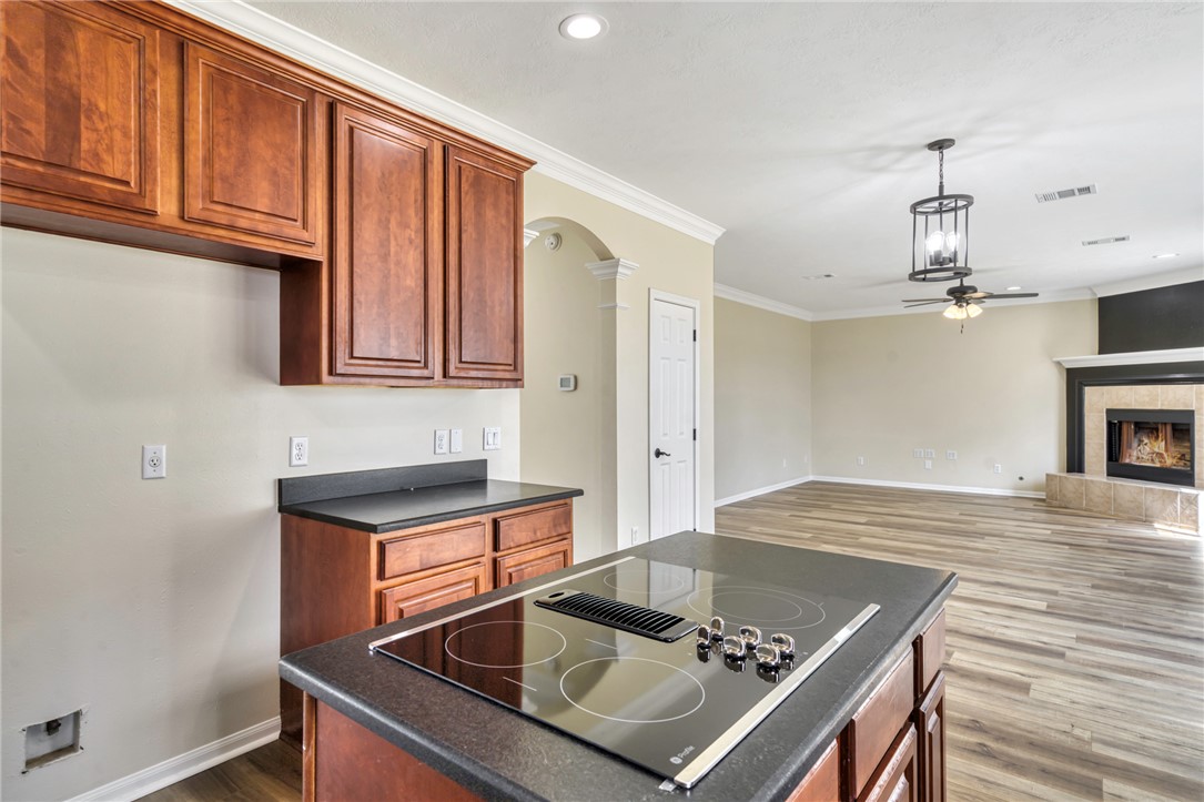 5305 Draycott Court Bryan, TX 77802 - Photo 8 of 18