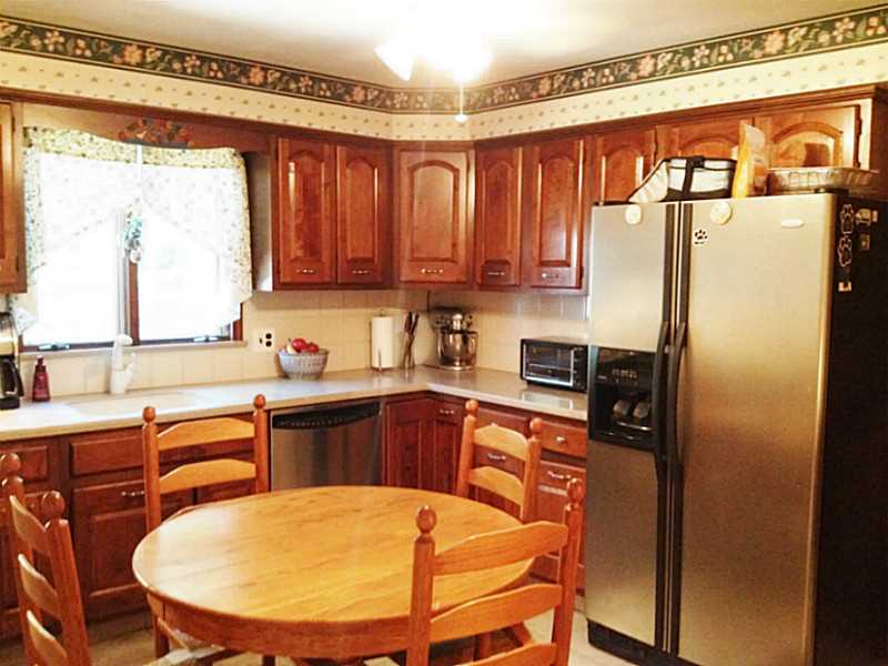 Kitchen. Eat in kitchen with SS Refrigerator and dishwasher!