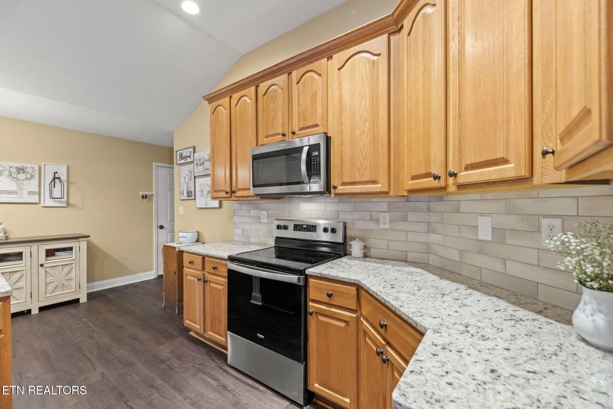 7609 Wilderness Path Road Corryton, TN 37721 - Photo 17 of 31 17-web-or-mls-WldrnssPth7609 (37)