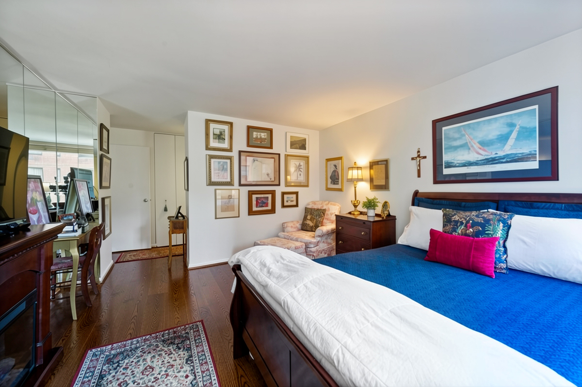 110 East Delaware Place, Unit 1702 Chicago, IL 60611 - Photo 14 of 17