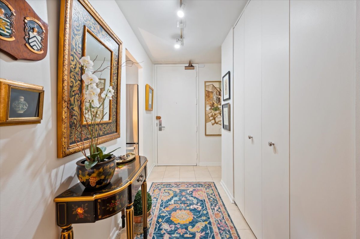 110 East Delaware Place, Unit 1702 Chicago, IL 60611 - Photo 4 of 17