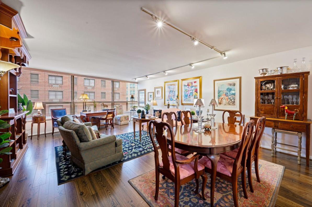 110 East Delaware Place, Unit 1702 Chicago, IL 60611 - Photo 5 of 17