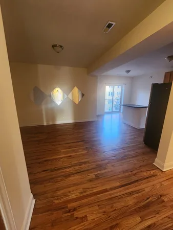 $2,200 | 5014 North Harding Avenue, Unit 2, Chicago, IL 60625