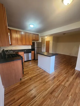 $2,200 | 5014 North Harding Avenue, Unit 2, Chicago, IL 60625