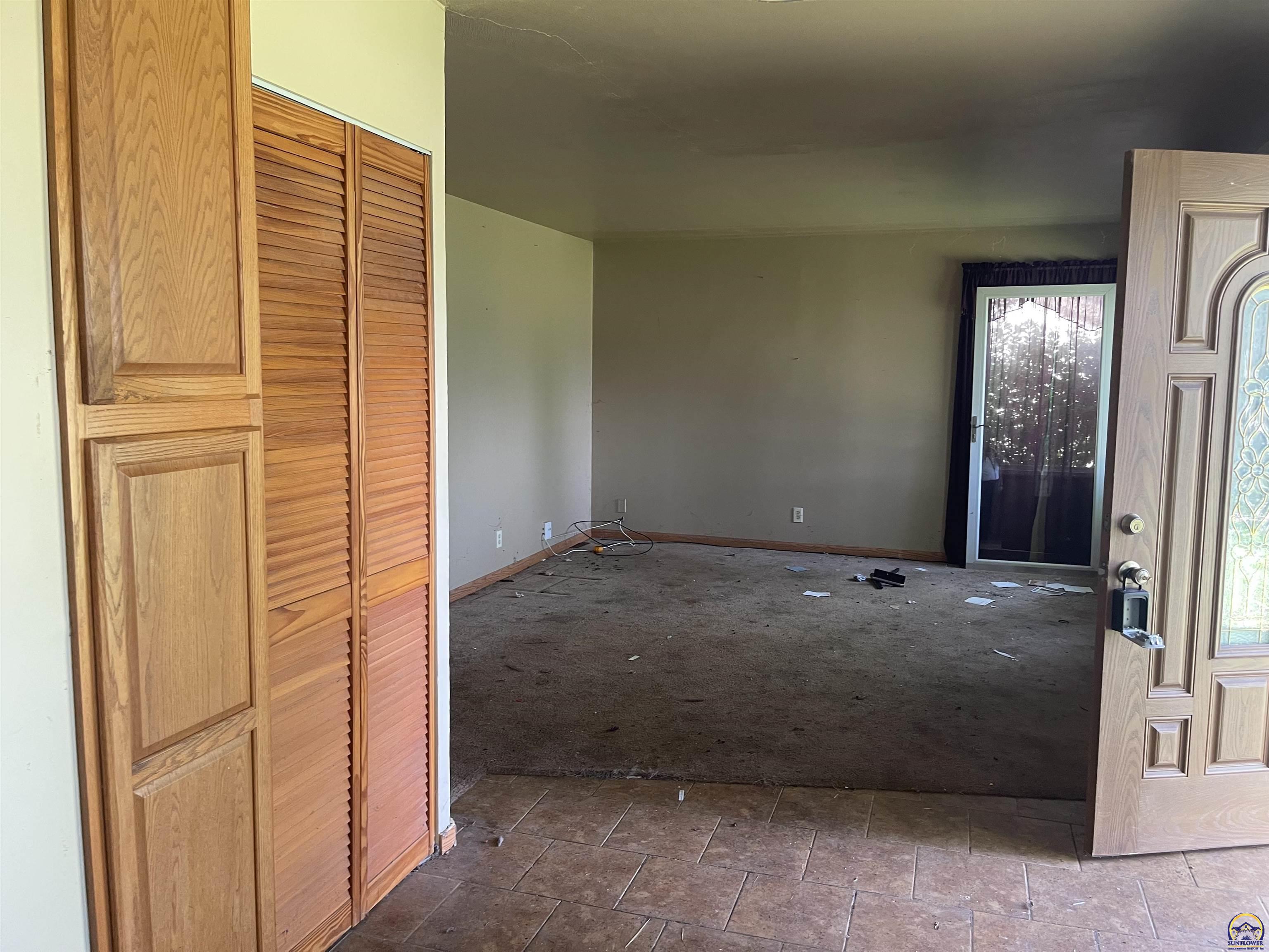 3404 Southwest Burlingame Road Topeka, KS 66611 - Photo 3 of 13