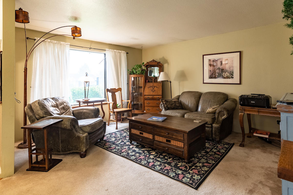 568 Daniel Street Central Point, OR 97502 - Photo 7 of 25 6