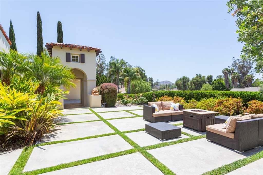 1785 North Kimbark Lane Orange, CA 92869 - Photo 5 of 35 a view of a patio with couches and potted plants
