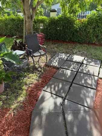 a view of yard with green space