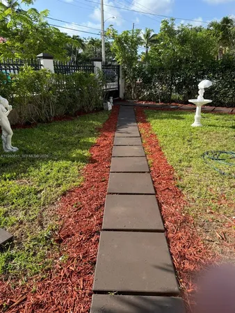 a view of an outdoor space