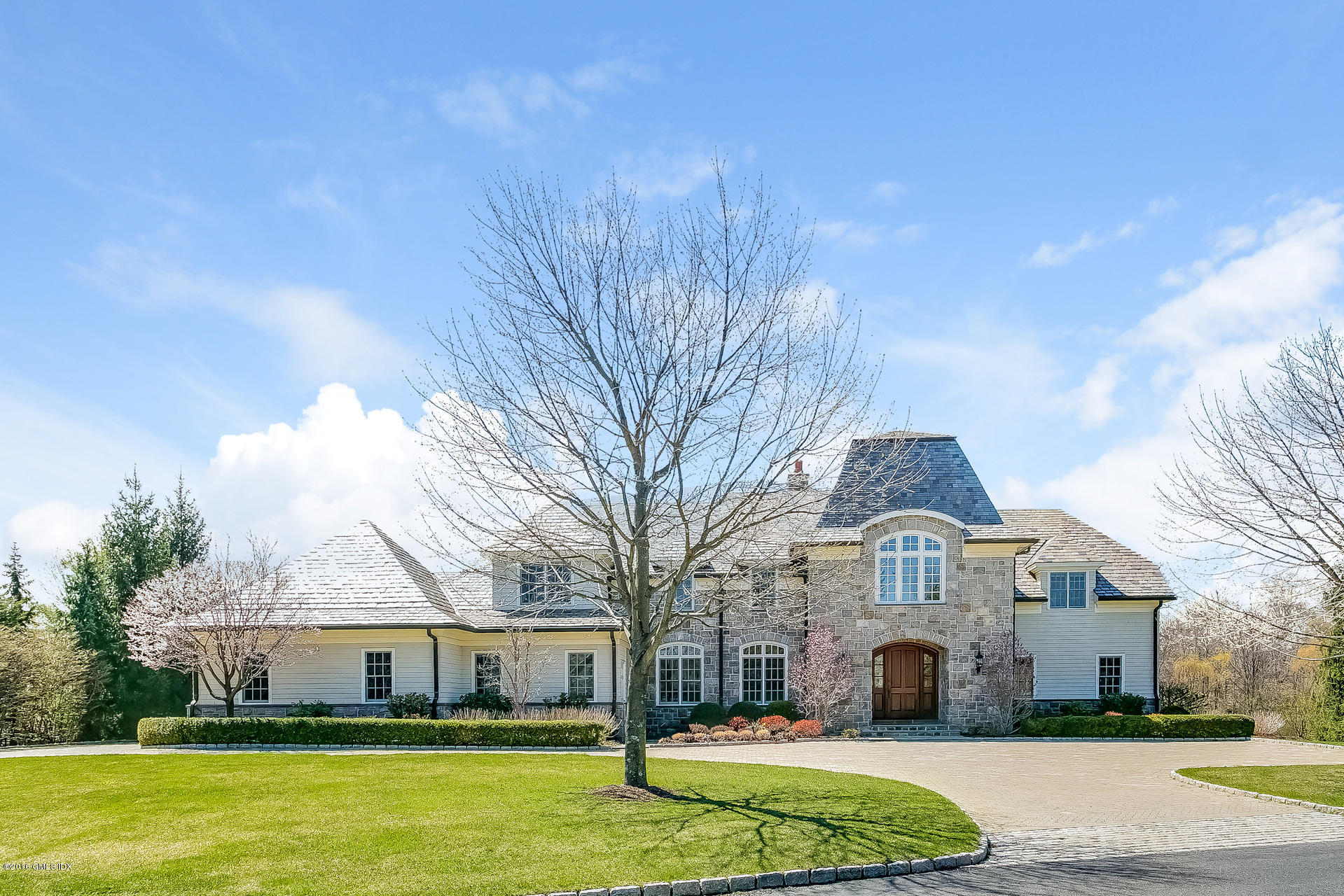 17 Chieftans Road Greenwich, CT 06831 - Photo 1 of 31 001-Front_View-2611821-medium