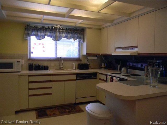2245 Traverse Drive Troy, MI 48083 - Photo 6 of 21 Bright Kitchen