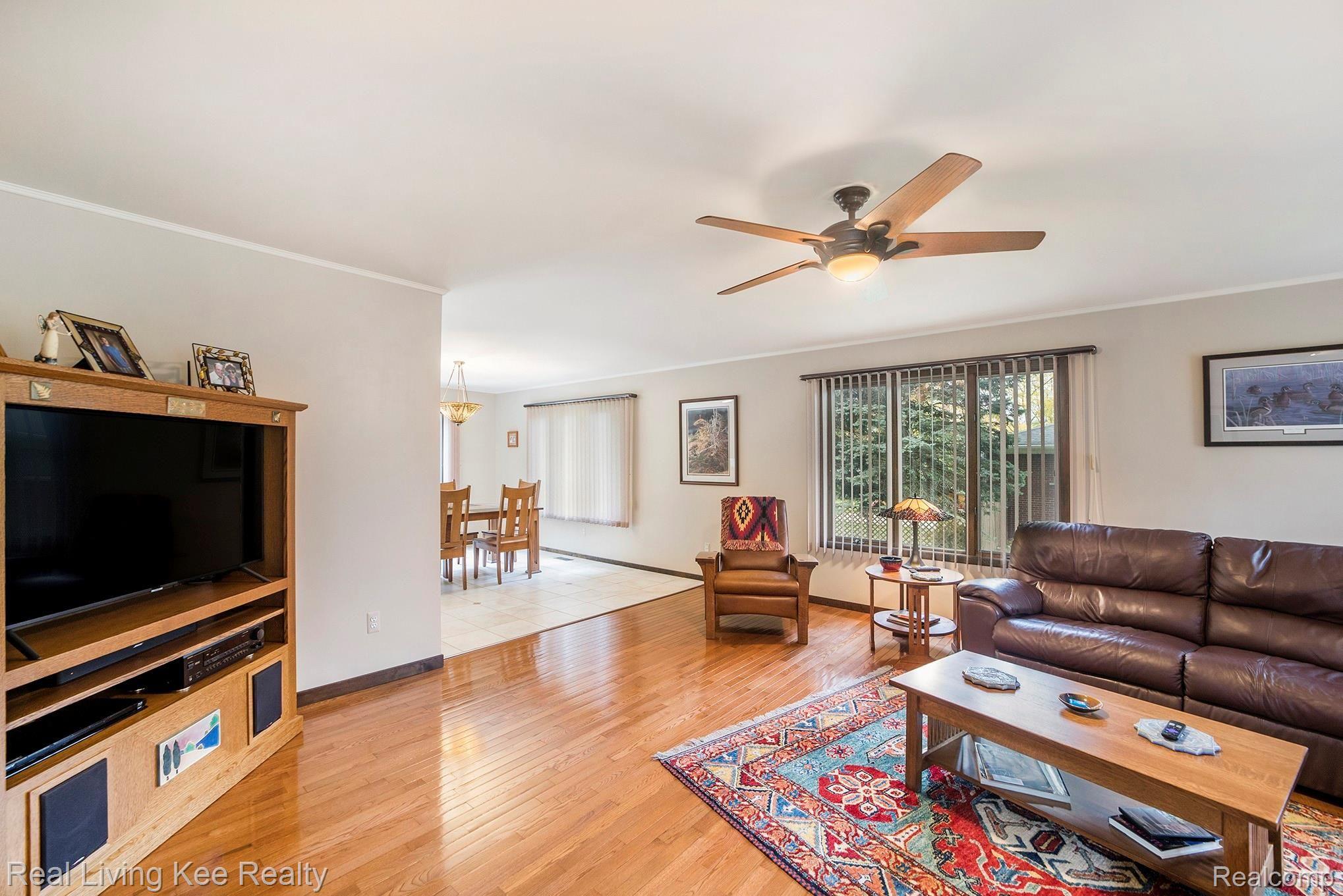 2631 Harrington Road Rochester, MI 48307 - Photo 19 of 38 Another view of family room!