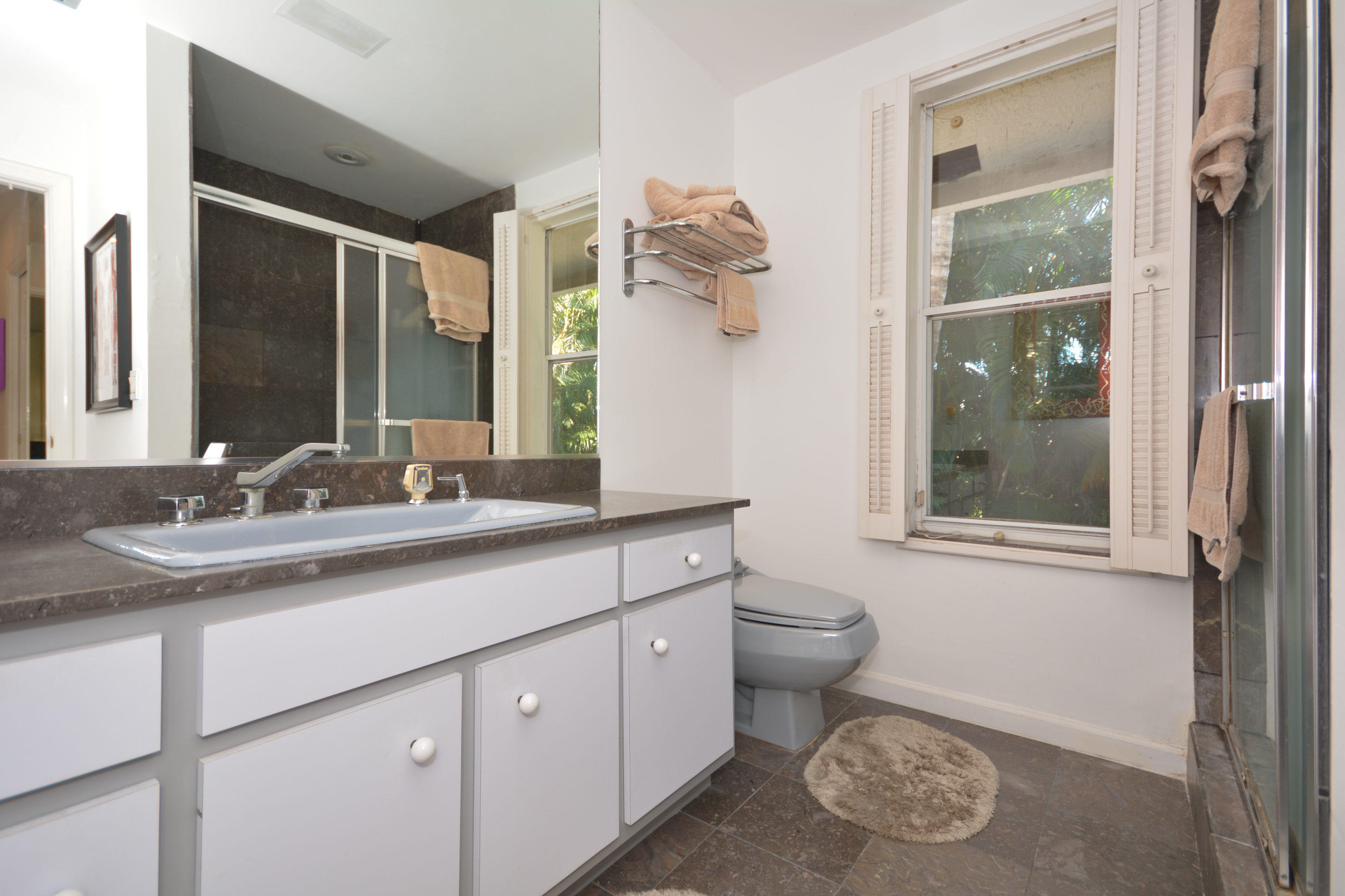 3845 Kings Way Boca Raton, FL 33434 - Photo 29 of 44 Bathroom 5