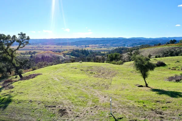 $2,000,000 | 594 Artisan Circle, Geyserville, CA 95441