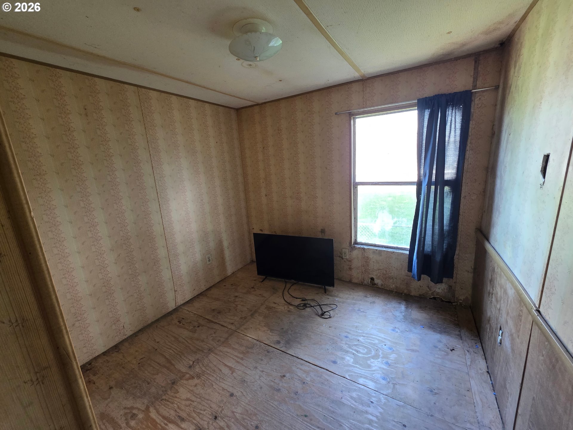 440 Division Avenue Drain, OR 97435 - Photo 11 of 15 a view of livingroom with window