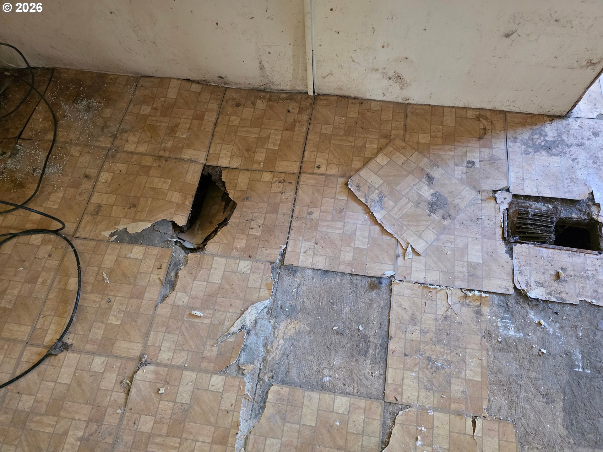 440 Division Avenue Drain, OR 97435 - Photo 7 of 15 a dirty bathroom with a shower