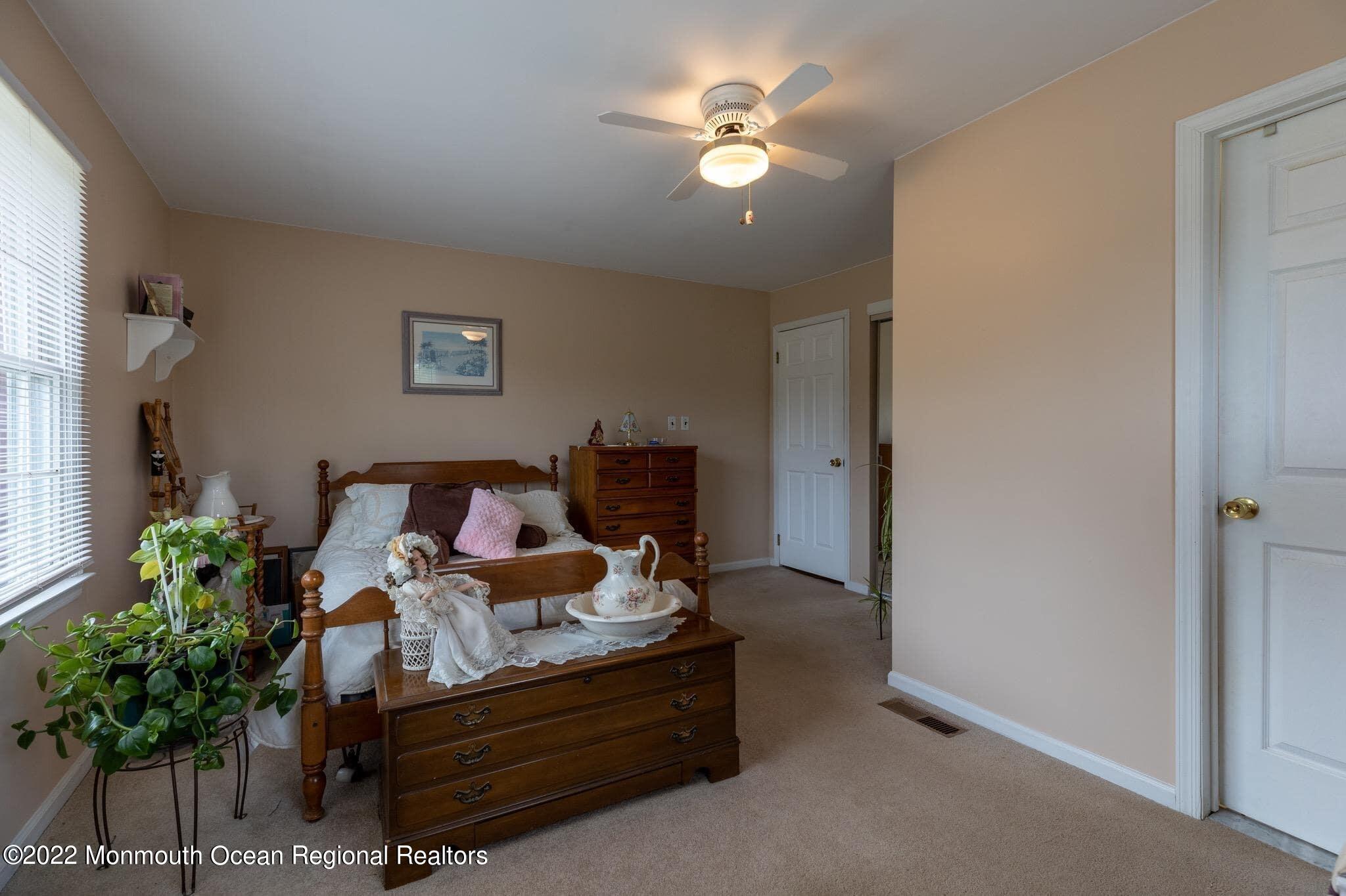17 Brown Road Howell, NJ 07731 - Photo 11 of 32 11