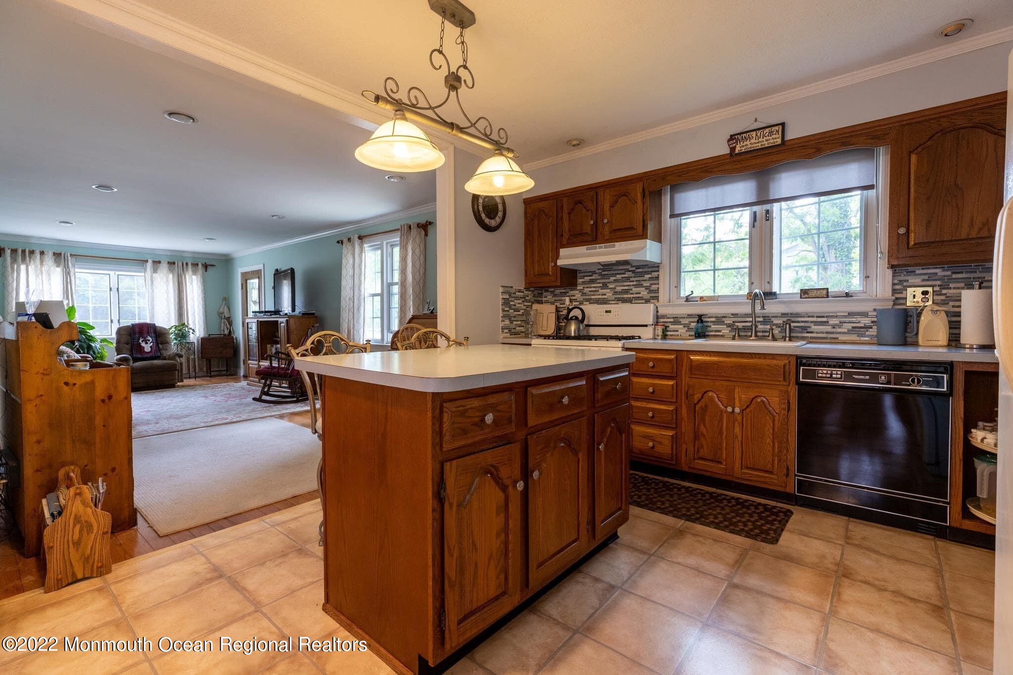 17 Brown Road Howell, NJ 07731 - Photo 5 of 32 5