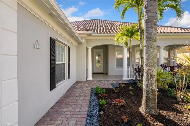 $975,000 | 8040 Wilfredo Court, Naples, FL 34114