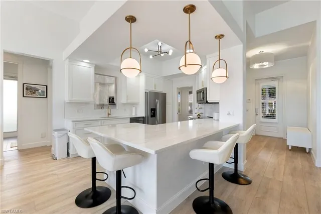 $975,000 | 8040 Wilfredo Court, Naples, FL 34114