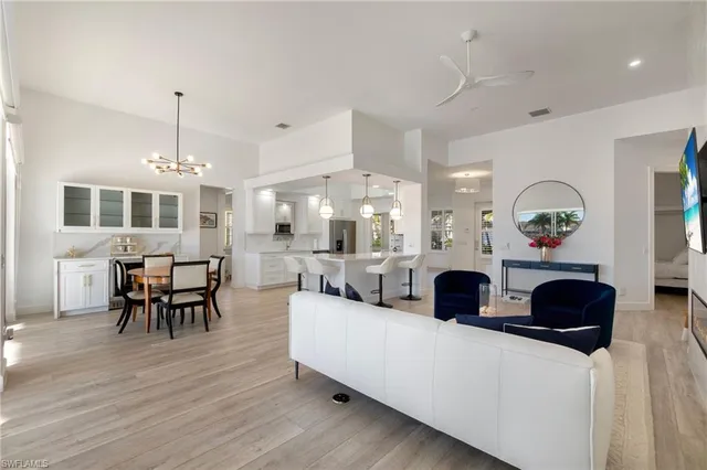 $975,000 | 8040 Wilfredo Court, Naples, FL 34114