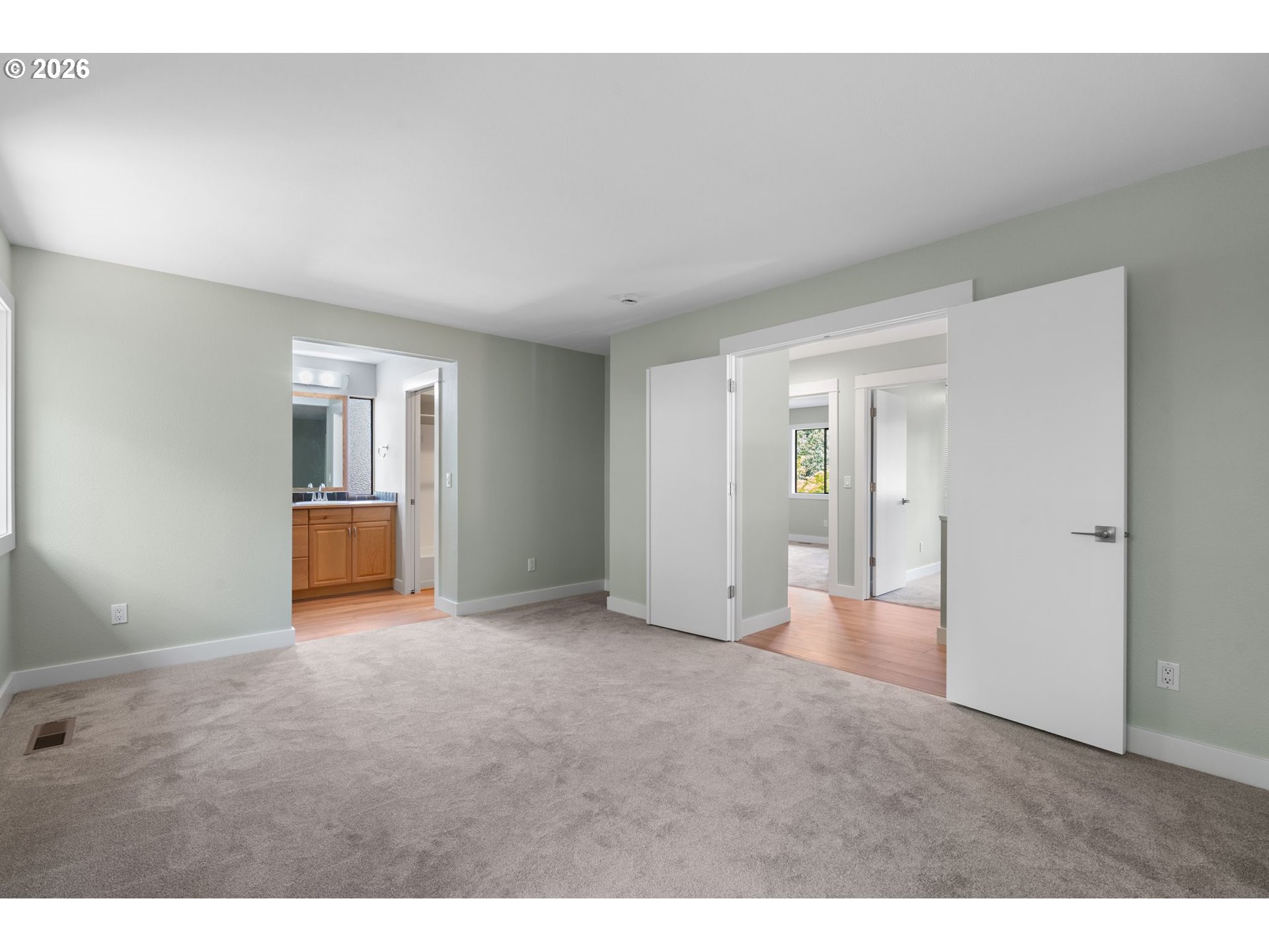9836 Southwest Quail Post Road Portland, OR 97219 - Photo 11 of 28 Gallery Image 11