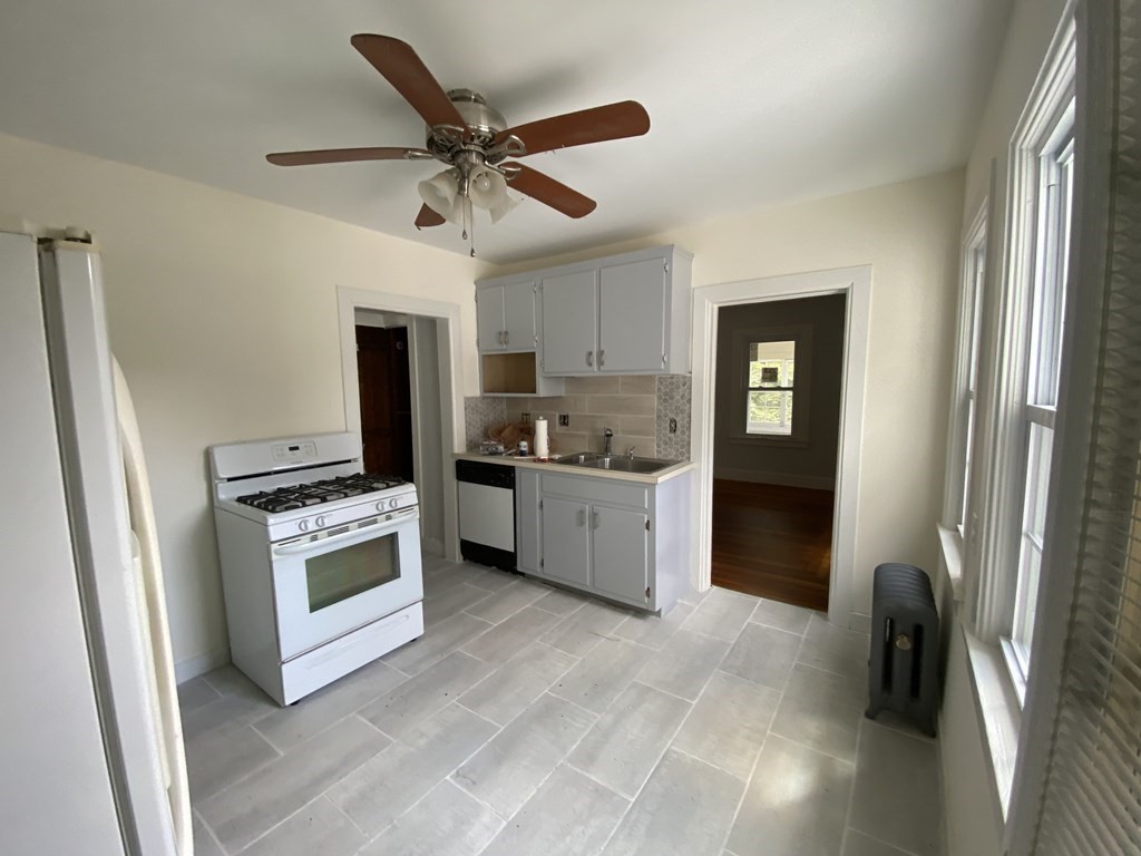 147 Westfield Road Holyoke, MA 01040 - Photo 4 of 18 Gallery Image 4