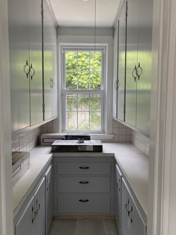 147 Westfield Road Holyoke, MA 01040 - Photo 6 of 18 Gallery Image 6