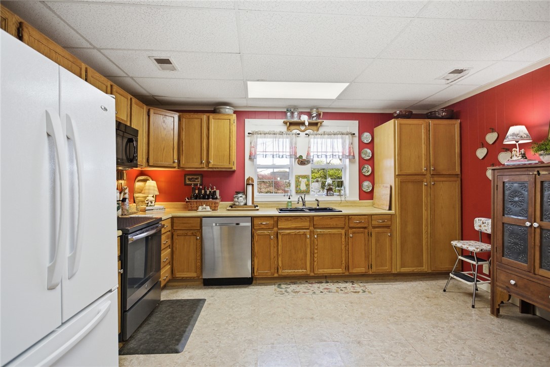 175 Burkett Road Seneca, SC 29672 - Photo 18 of 47 This spacious kitchen offers ample cabinetry, modern appliances, and a bright, inviting atmosphere for daily living.