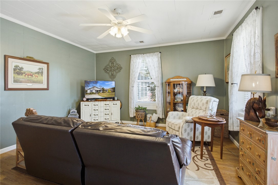 175 Burkett Road Seneca, SC 29672 - Photo 5 of 47 This inviting living room provides a comfortable space for relaxation and daily living.