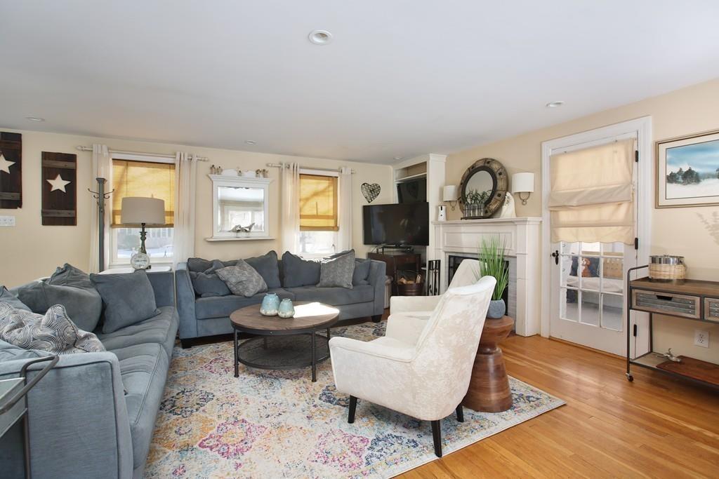 37 Stratford Road Newton, MA 02465 - Photo 3 of 12